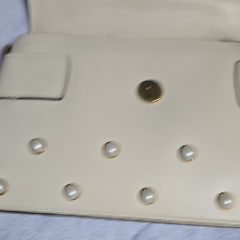Gucci Cream Clutch with Crystal Bee Embellishment - Picture 11 of 16